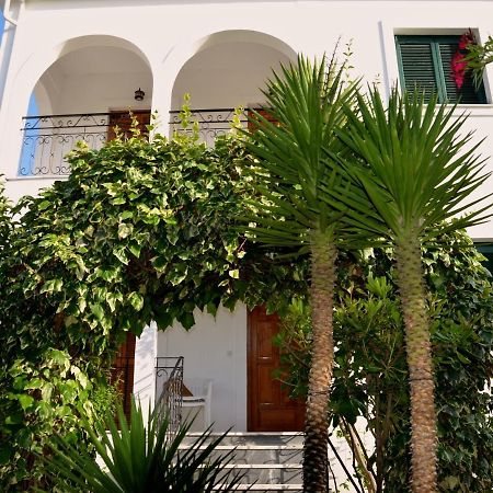 Kostas' Garden Apartment Roda  Bagian luar foto
