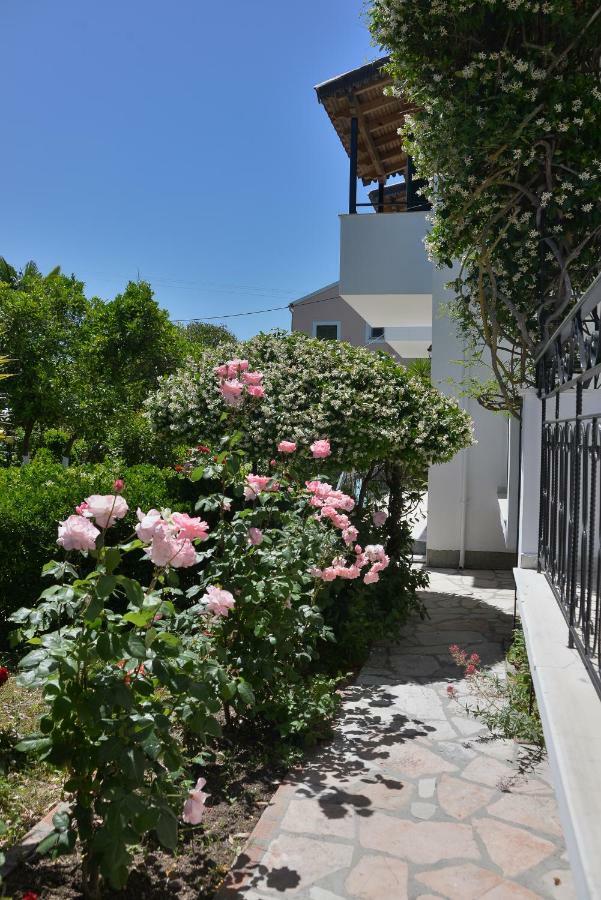 Kostas' Garden Apartment Roda  Bagian luar foto