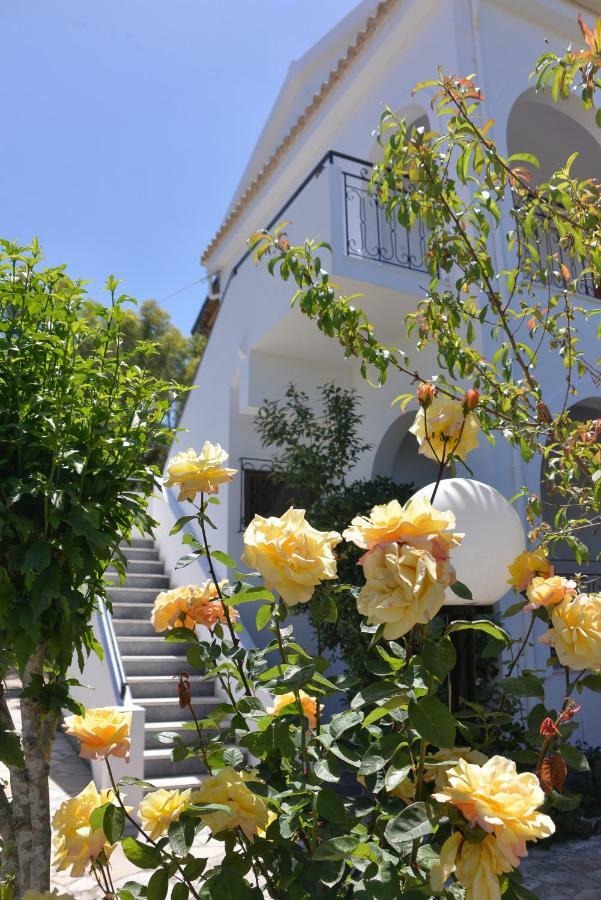 Kostas' Garden Apartment Roda  Bagian luar foto