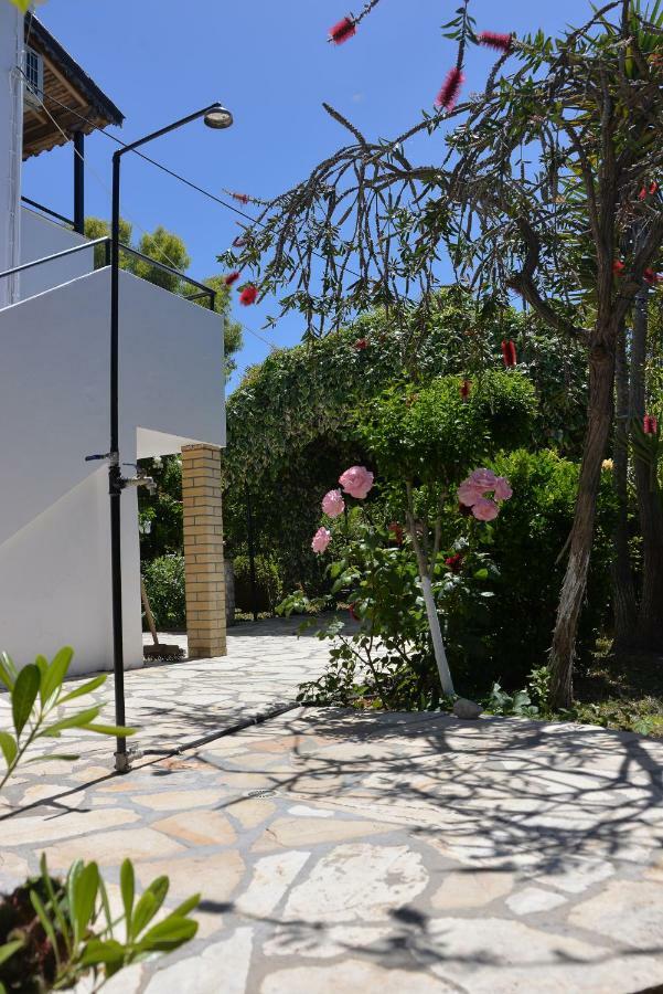 Kostas' Garden Apartment Roda  Bagian luar foto