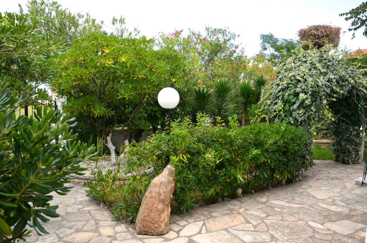 Kostas' Garden Apartment Roda  Bagian luar foto