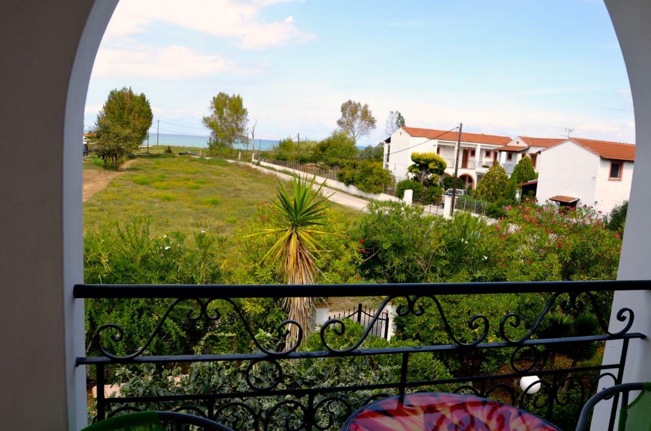 Kostas' Garden Apartment Roda  Bagian luar foto