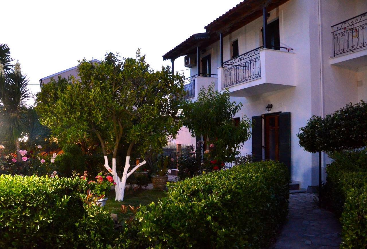 Kostas' Garden Apartment Roda  Bagian luar foto