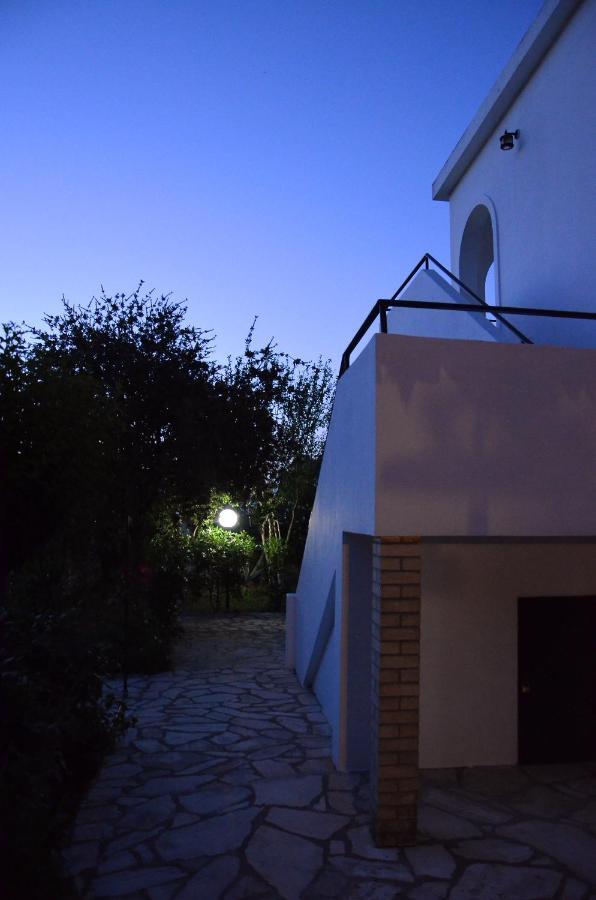 Kostas' Garden Apartment Roda  Bagian luar foto
