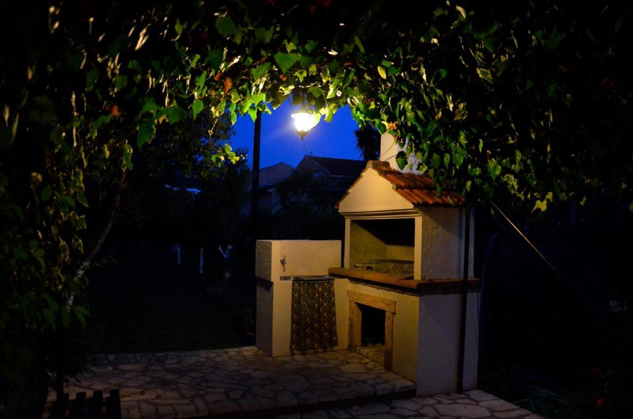 Kostas' Garden Apartment Roda  Bagian luar foto