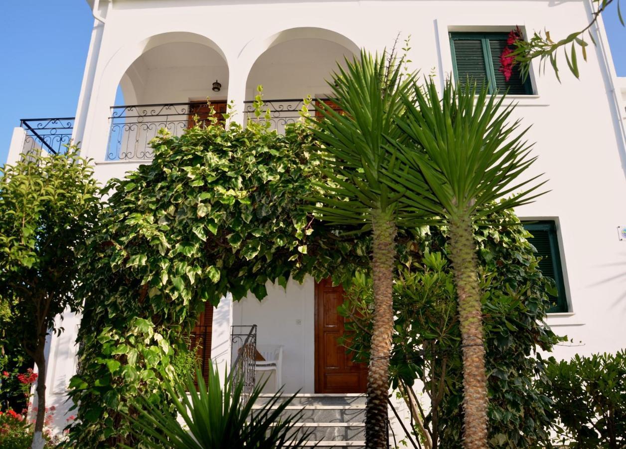 Kostas' Garden Apartment Roda  Bagian luar foto