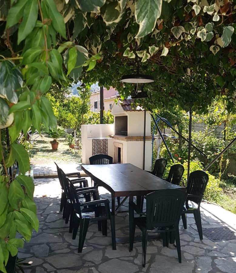 Kostas' Garden Apartment Roda  Bagian luar foto